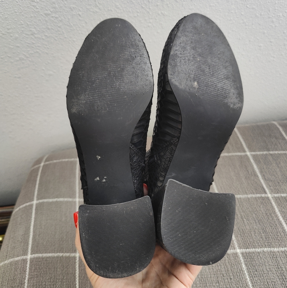 Steve Madden Gibbs Booties - Picture 11 of 11